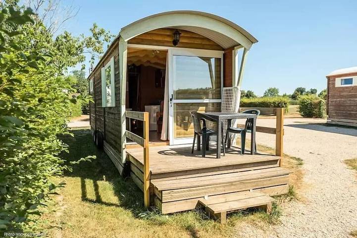 Gîte pour 4 personnes, avec piscine dans Perrex - 2