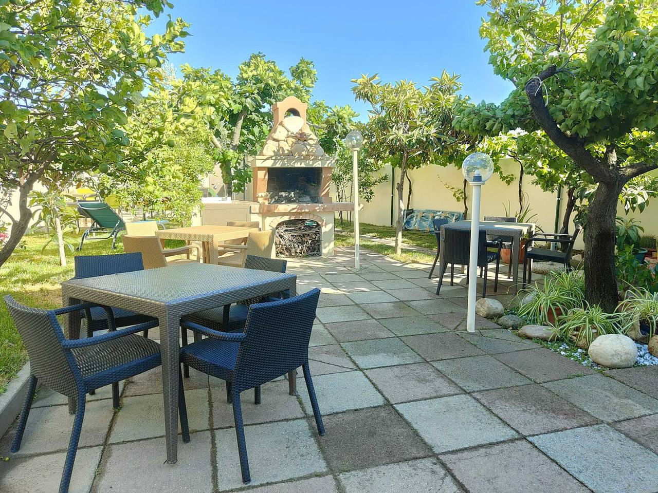 Holiday Home 'Villa Antoinette' with Private Terrace, Wi-Fi and Air Conditioning in Capitana, Cagliari Province