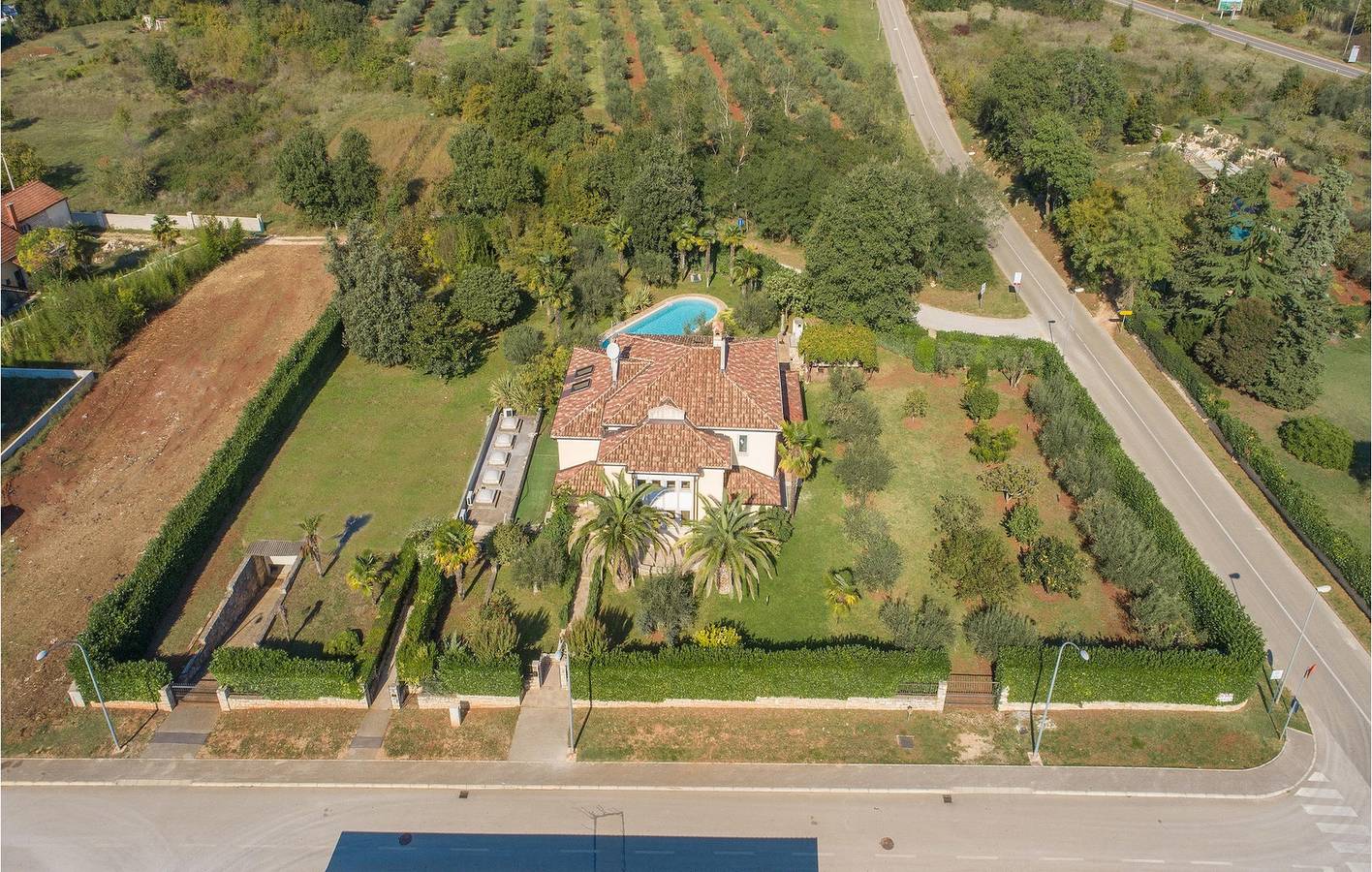 Charmant appartement 2 chambres avec piscine, Wi-Fi et parking - À 2,5 km de la plage in Poreč, Grad Poreč