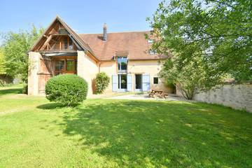 Gîte pour 20 personnes, avec balcon et jardin à Lignières