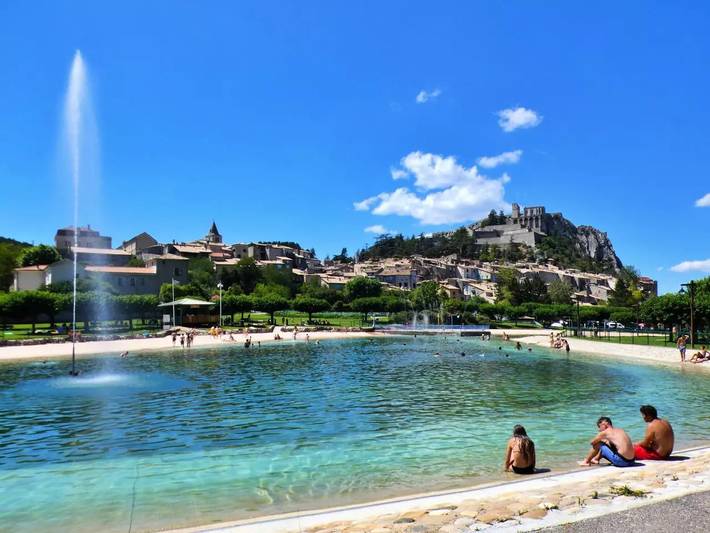 Camping pour 5 personnes, avec Terrasse et Piscine