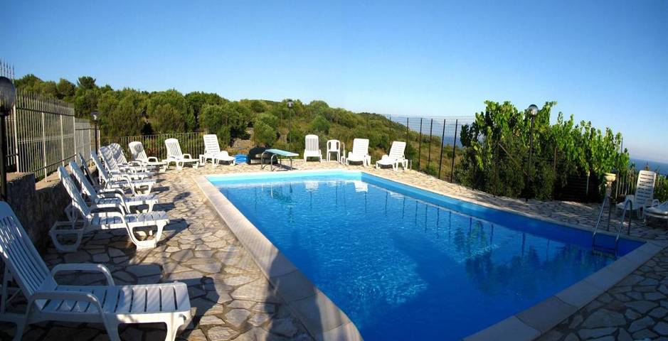 Apartmenthotel für 4 Personen, mit Pool und Garten sowie Ausblick, mit Haustier - 1