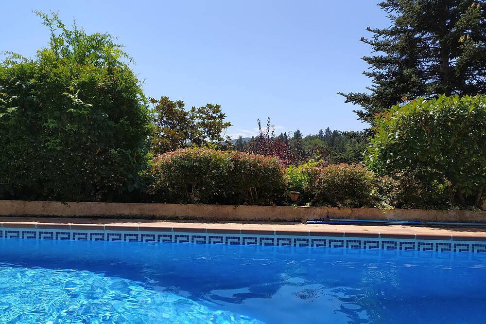 Villa Entre Parques Naturales in Vallgorguina, Provincia de Barcelona