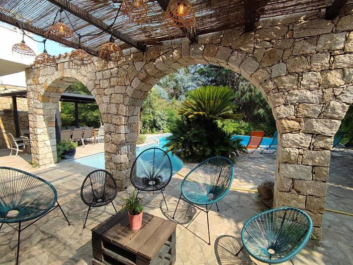 Location de vacances pour 18 personnes, avec Balcon et Jacuzzi ainsi que Terrasse et Jardin à Tavaco