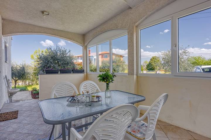 Ganze Wohnung, Two-Bedroom Apartment with Terrace in Nova Vas, Porec und Umgebung