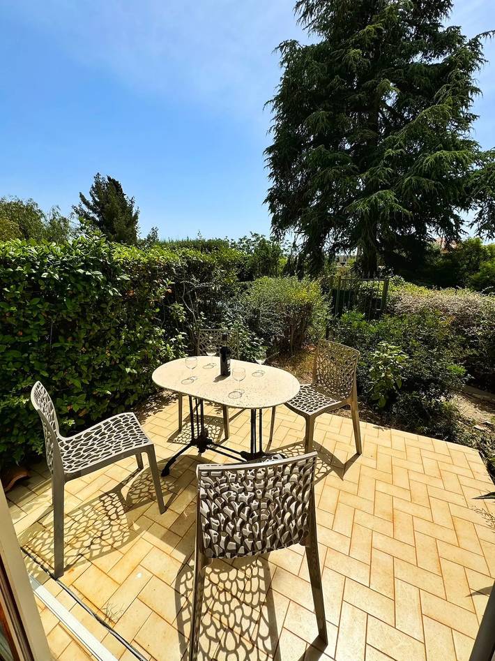 Gîte pour 4 personnes, avec Jardin et Vue dans Gare De Bandol