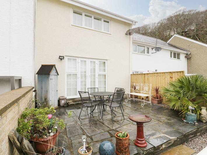 Cottage for 5 people, with garden in Borth-y-Gest