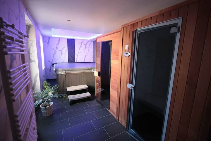 Gîte pour 6 personnes, avec terrasse ainsi que sauna et jacuzzi à Scharrachbergheim-Irmstett