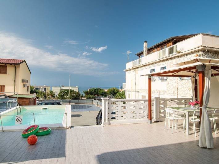 Ferienhaus für 10 Personen, mit Pool und Terrasse, kinderfreundlich
