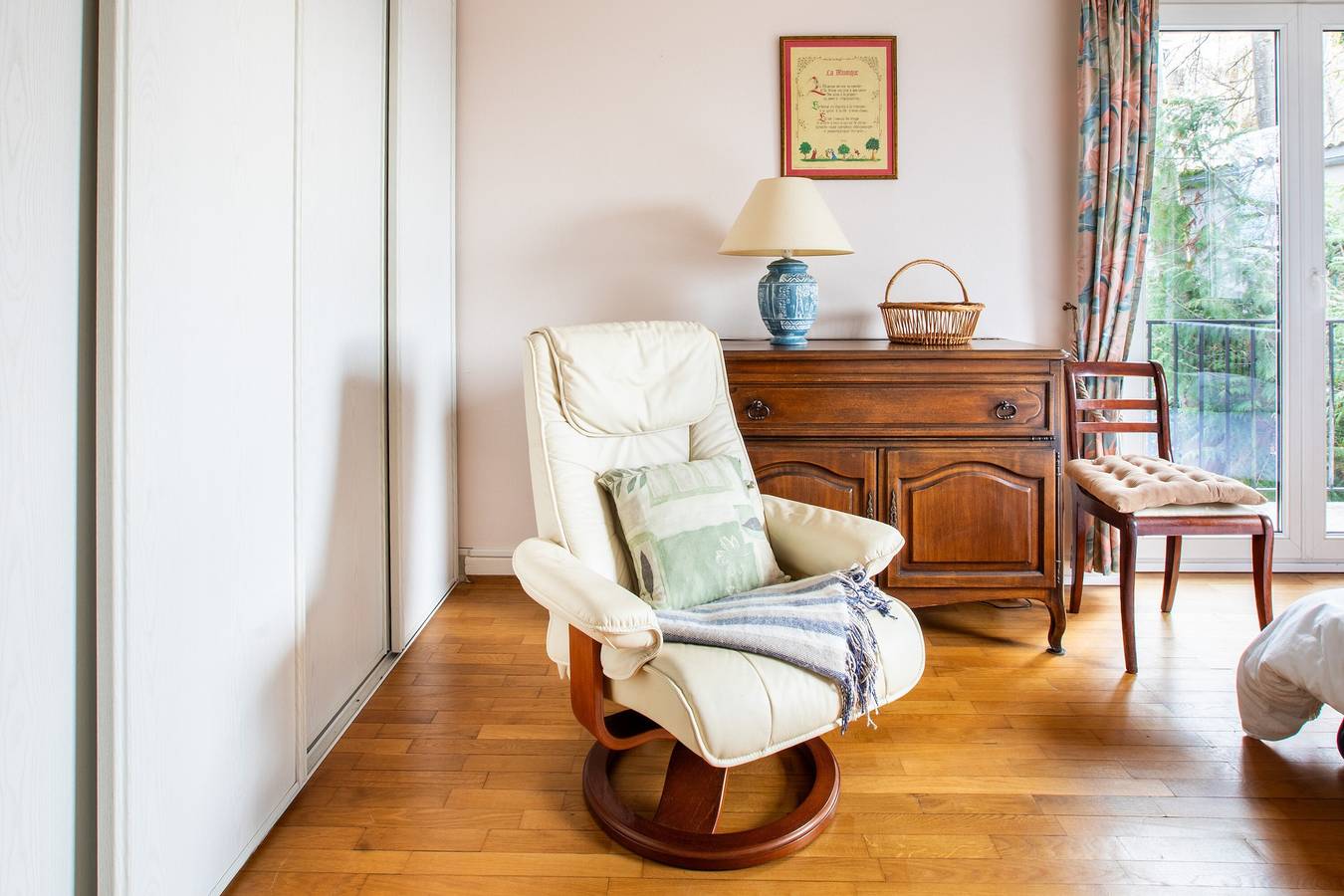 Maison Bellevue: Uitzicht op de bergen, gedeeld terras en Wi-Fi in Brunstatt, Mülhausen en omgeving