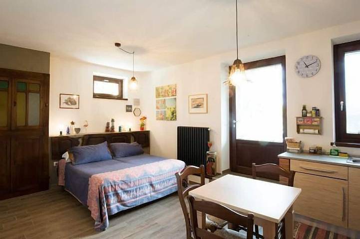 Gîte pour 3 personnes, avec Balcon ainsi que Jardin et Piscine dans Asti