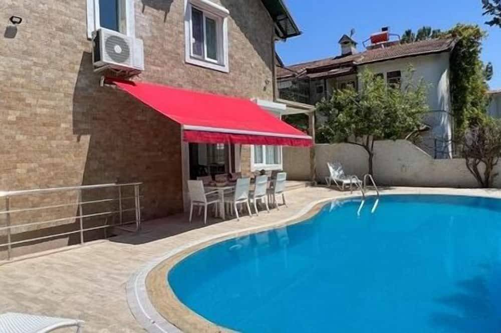 Large House only 100m to the beach, shopping and going out local centre Kemer in Kemer, Antalya Province