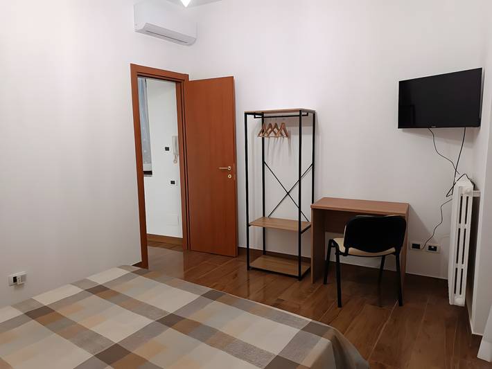Guest House 'The White House' with Mountain View, Wi-Fi and Air Conditioning in Mercato San Severino, Salerno Provinsen