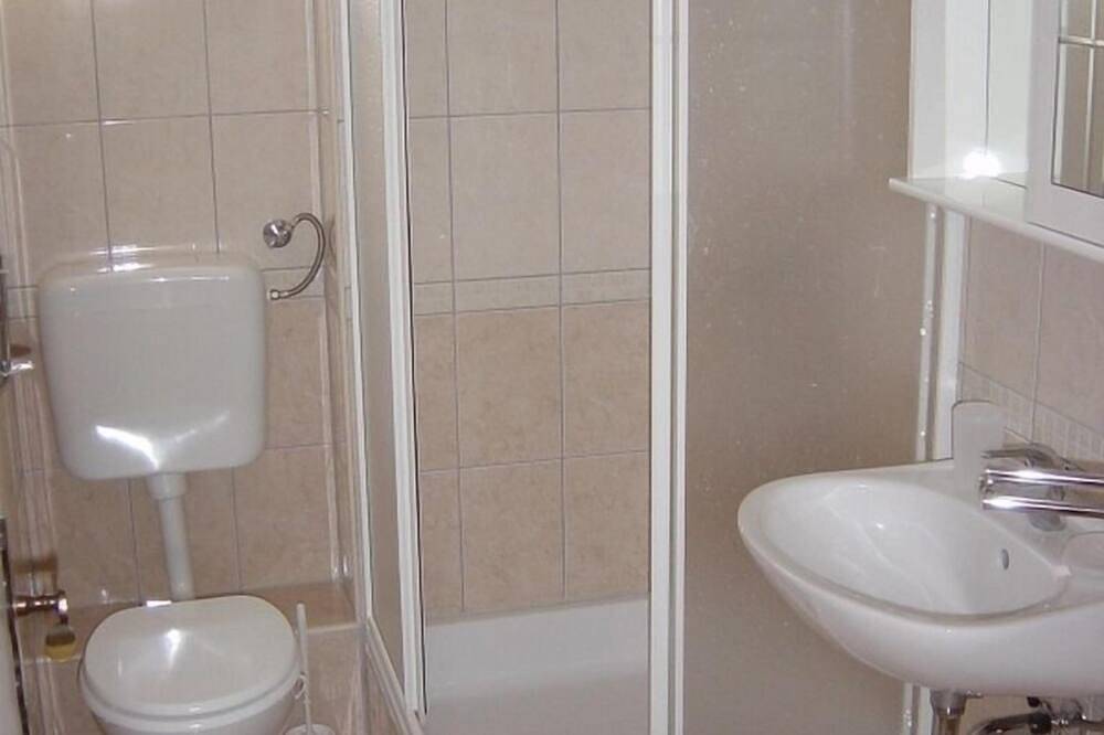 Ganze Wohnung, 1-Zimmer-Ferienwohnung mit Terrasse und Meerblick Primosten in Primosten, Šibenik-Knin