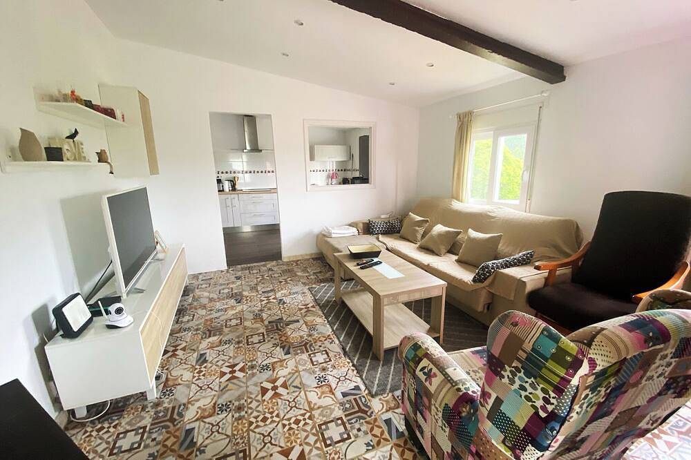 Blue House Pantin, between waves and meadows in Valdoviño, Galician Coast