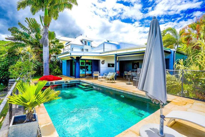 Villa pour 9 personnes, avec vue ainsi que jardin et piscine, adapté aux familles