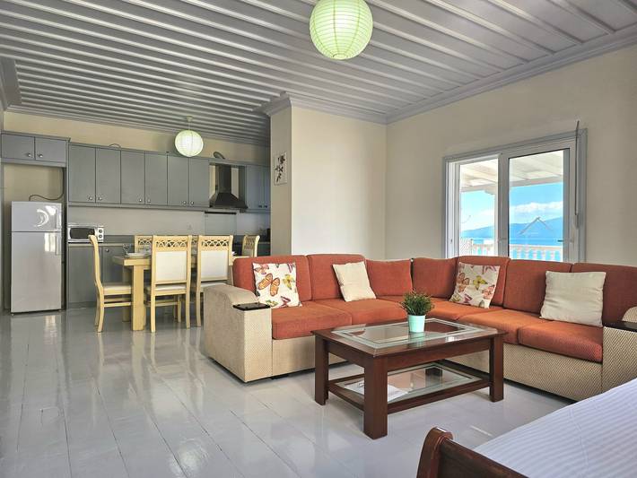 Ganze Wohnung, Ferienwohnung für 6 Personen mit Balkon in Sarandë, Vlorë