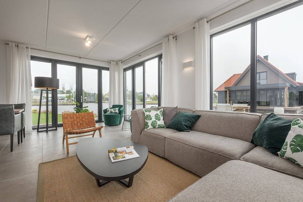 Luxe villa aan het water in Ossenzijl, Nationaal Park Weerribben-Wieden