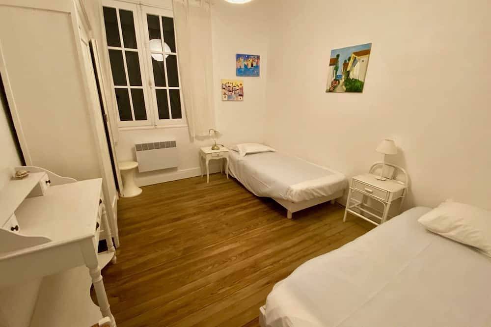 Fantastic house with idyllic garden in the heart of Cap Ferret, very central in Lège-Cap-Ferret, Arcachon region