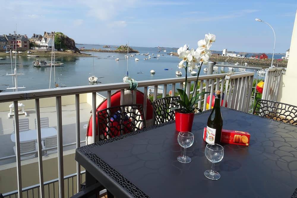 Haus mit Blick auf den Hafen von Loguivy de la Mer, in der Nähe von Bréhat und Paimpol in Loguivy de la Mer, Ploubazlanec