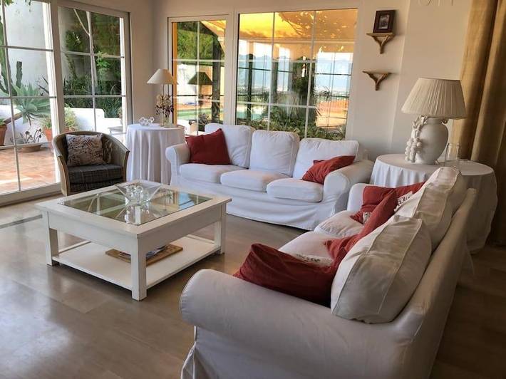 Apartamento para 8 personas, con Balcón y Terraza además de Jardín y Piscina en Chiva