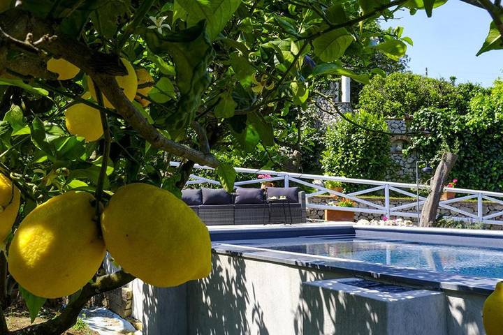 B&b per 4 persone, con panorama e giardino nonché piscina a Anacapri