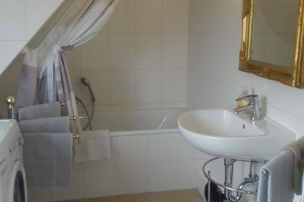 Ganze Wohnung, Familien mit Kindern oder Handwerker sind bei uns herzlich willkommen! in Winsen (Luhe), Nordheide