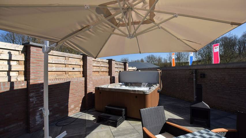 Vakantiehuis voor 9 personen, with whirlpool and sauna as well as terras, met huisdier in Schin op Geul