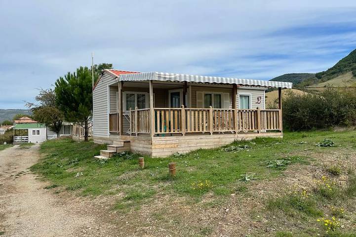 Mobil home pour 5 personnes à Saint-Georges-de-Luzençon