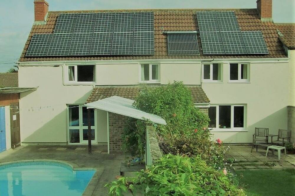South facing cottage for nine with pool and garden in Mark, Somerset
