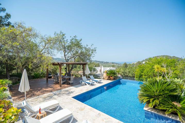 Chalet para 10 personas, con terraza además de jardín y jacuzzi en Ibiza - 3