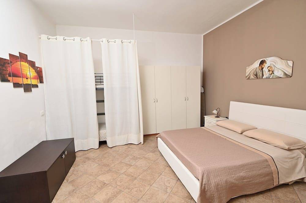 Vacation home with swimming pool (shared) with wide views and absolute tranquility. in Ispica, Ragusa Province