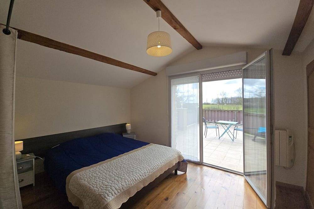 Gîte avec étang privé, piscine partagée et Wifi en Dordogne in Naussannes, Périgord Pourpre