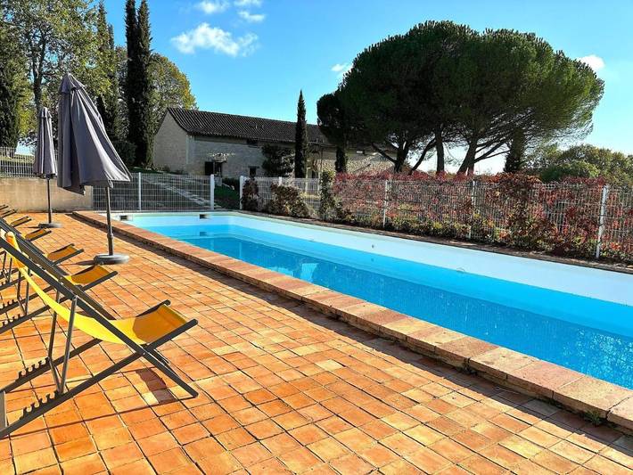 Location de vacances pour 14 personnes, avec vue ainsi que jardin et piscine à Bagat-en-Quercy - 3