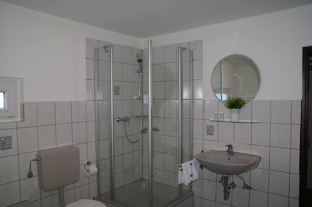 Ganze Wohnung, Schöne, große Ferienwohnung, zwei Schlafzimmer, Wohnküche, Bad, Terrasse (100m2) in Limburg, Landkreis Limburg-Weilburg