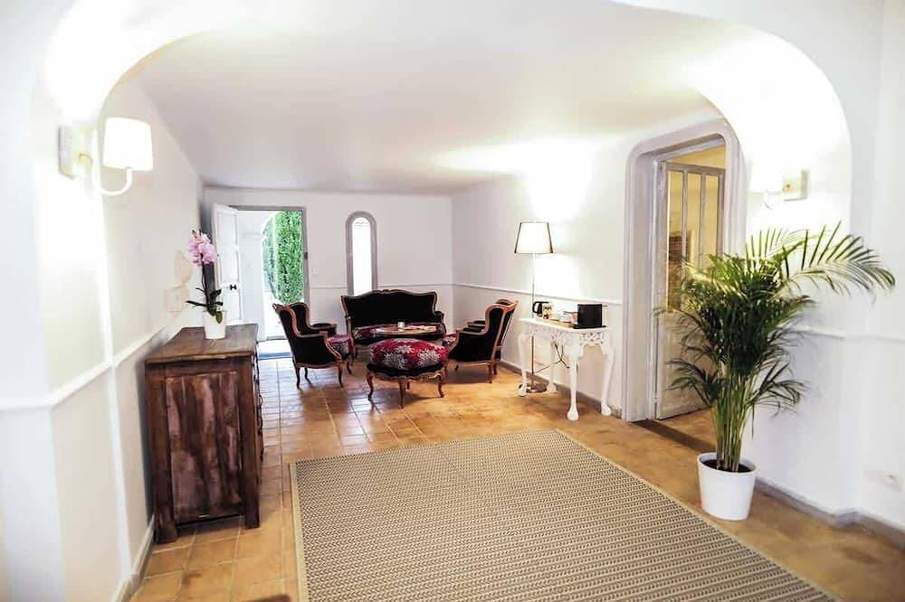 Suite de lujo con terraza y piscina y spa privados in Noves, Region de Arles