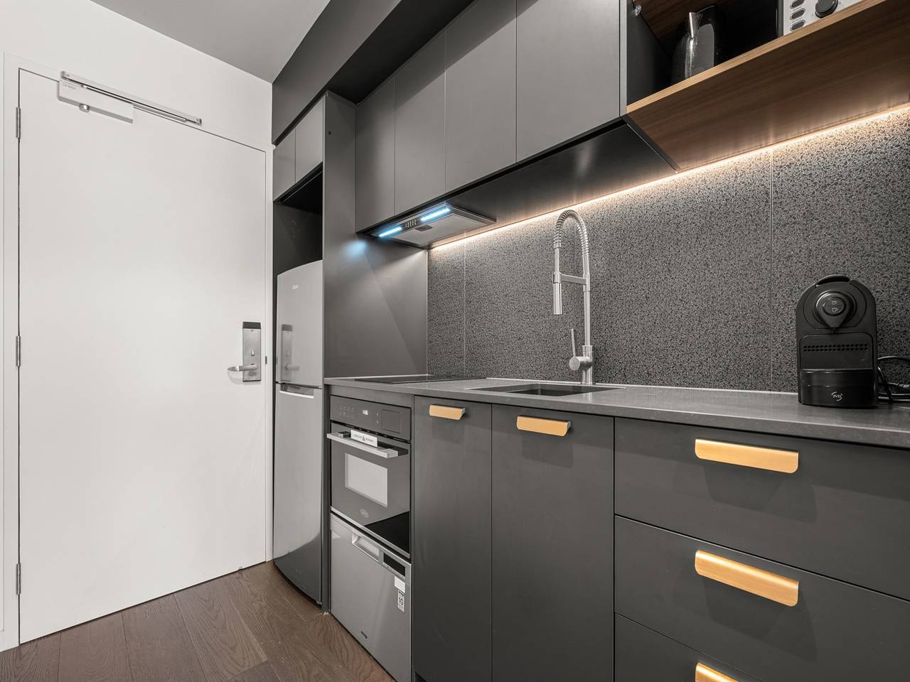 Ganze Wohnung, Tadelloses Braddon Studio mit Essbereich im Freien in North Canberra, Canberra