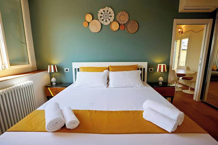 Entire apartment, Terrazza Bonasi | Relaxation & Cinema in the Historic Center in Modena, Modena Province