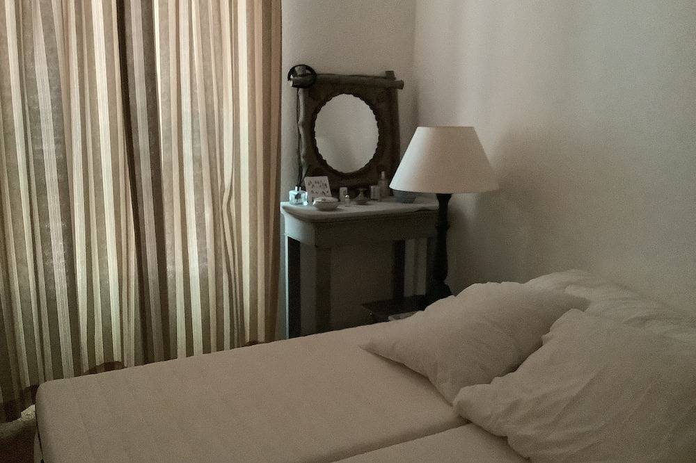 Ganze Wohnung, Charming 2-bedroom apartment with garden in the center of town for rent in Allevard, Isère