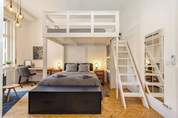 Ganze Wohnung, Bp Sky - Spacious four bedroom in central Budapest in Budapest, Danube-Ipoly National Park