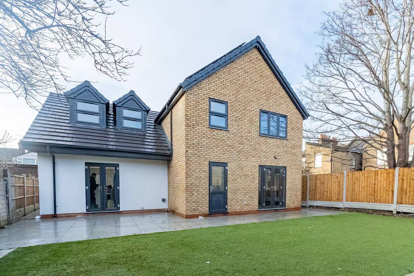 Hamlet Hideaway | Sleeps 14| Off Street Parking - Pass the Keys in Westcliff-on-Sea, Southend-on-Sea