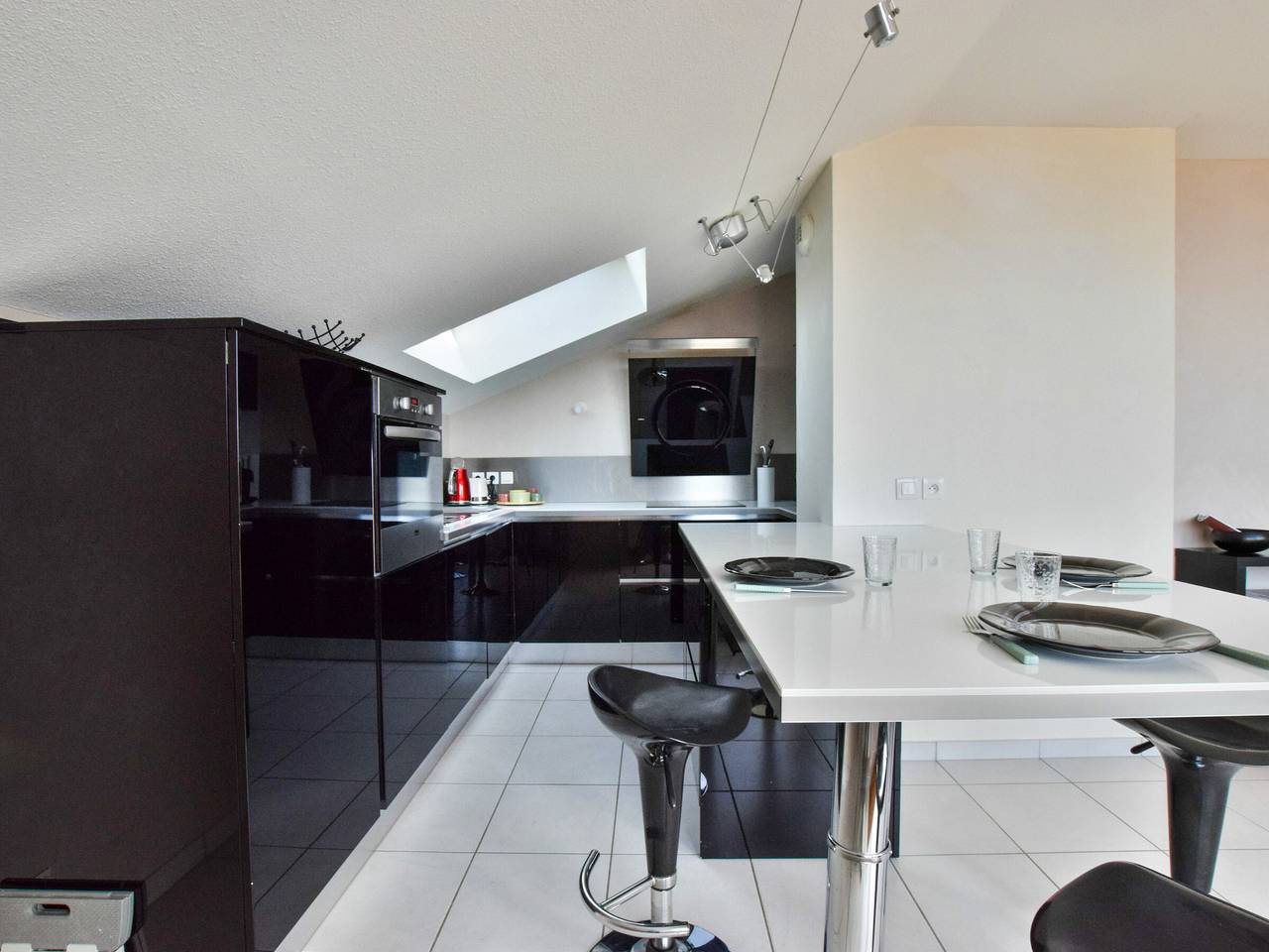 Ganze Wohnung, Geräumige Wohnung mit Terrasse, Haustiere erlaubt und Parkplatz in Évian-les-Bains, Thonon-les-Bains und Umgebung