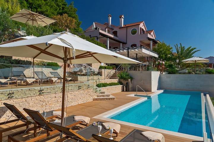Holiday rental for 14 people, with balcony and garden on Hvar