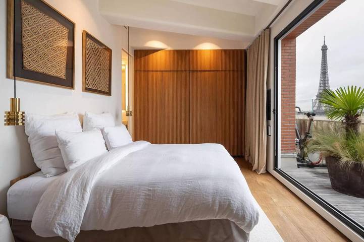 Gîte pour 12 personnes, avec jardin et piscine ainsi que sauna et jacuzzi dans Theatre De La Tour - 2