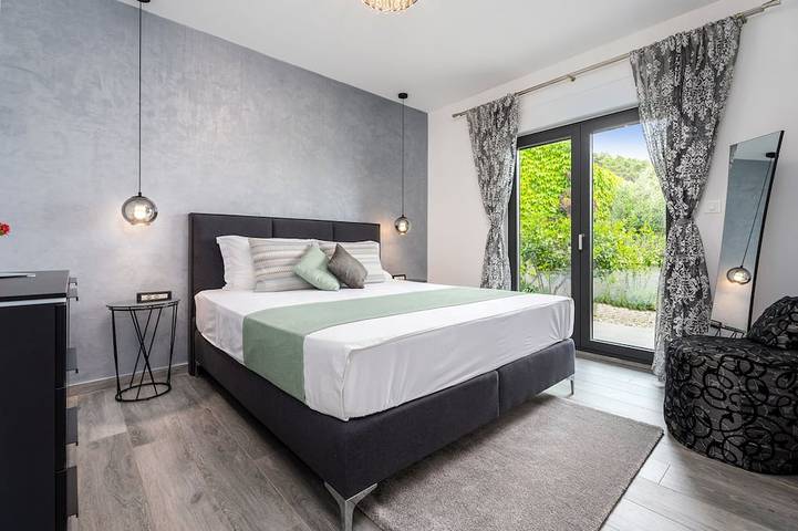 Villa pour 10 personnes, avec jacuzzi et jardin, animaux acceptés à Mimice - 4