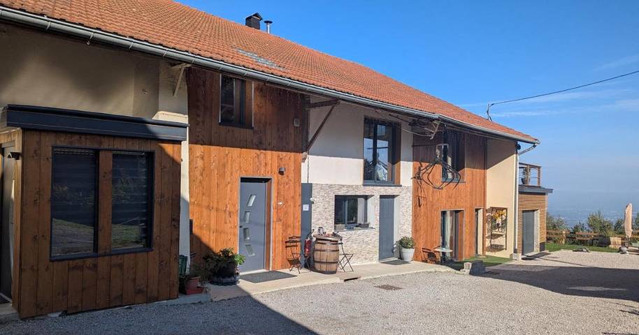 Gîte pour 4 personnes, avec Terrasse ainsi que Jardin et Vue à La Roche-sur-Foron