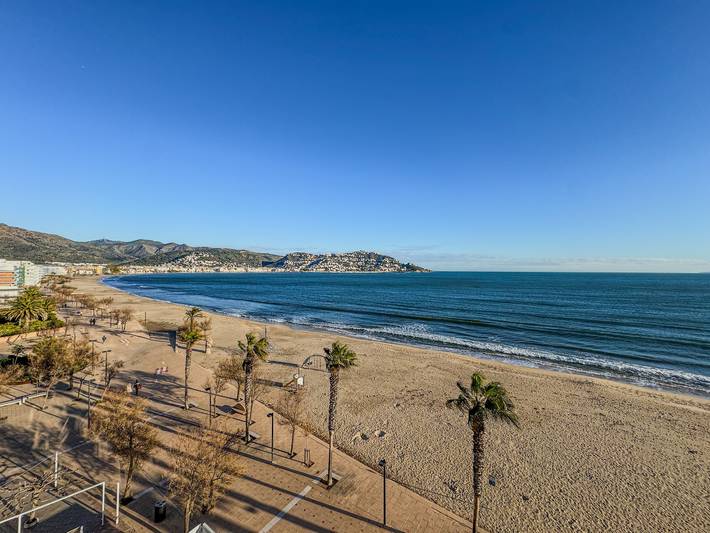 Apartamento entero, Apartamento de vacaciones para 6 personas con terraza in Platja de Sant Margarida (Roses), Roses