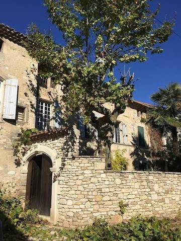 Cottage pour 12 personnes, avec jardin et terrasse ainsi que piscine et jacuzzi à Laval-Saint-Roman