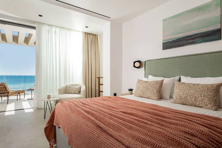 Nerea Deluxe Seafront Villa, Iconic Infinity Pool in Zakynthos Ciudad, Zante
