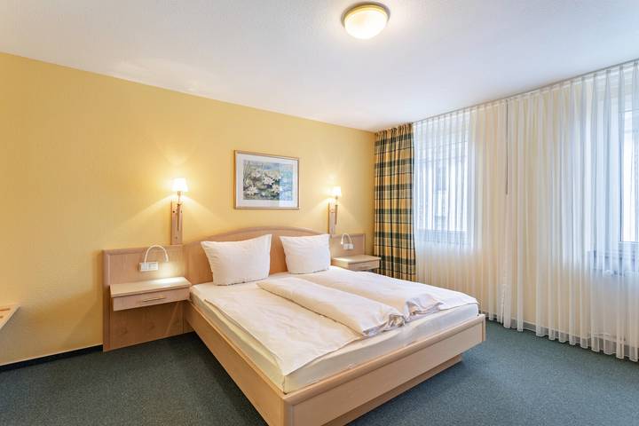 Ganze Wohnung, Ferienwohnung 'Zaunkönig' mit Bergblick, Gemeinschaftsgarten und Wi-Fi in Usseln, Willingen